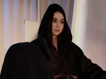 hollyextra Image 17